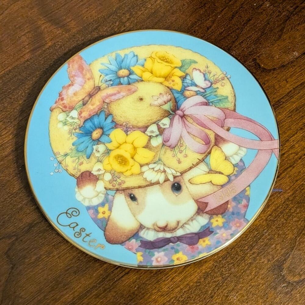 1995 Avon "My Easter Bonnet" Decorative Plate With Bunny And 22K Gold Trim